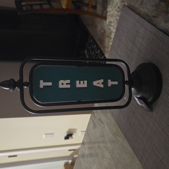 GREEN AND BLACK HALLOWEEN DECOR TRICK OR TREAT - Picture 11 of 13